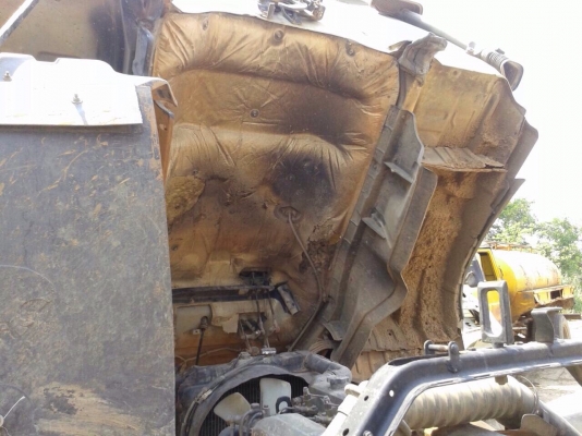 ขายรถบรรทุกสิบล้อดัมพ์ HINO 3H เครื่องเดิม HO7D-195 แรง เกียร์เดิม กระบะดัมพ์สามมิตร