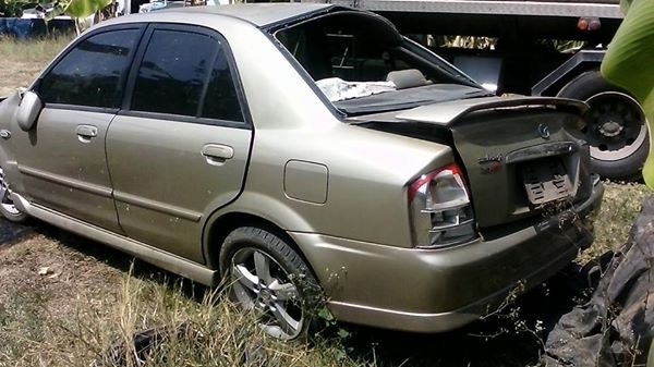 มาสด้า 323  ปี2004 เครื่อง2.0 แก๊สหัวฉีด พร้อมเล่มทะเบียน