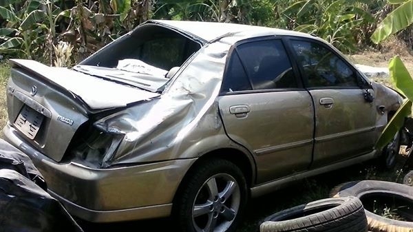 มาสด้า 323  ปี2004 เครื่อง2.0 แก๊สหัวฉีด พร้อมเล่มทะเบียน