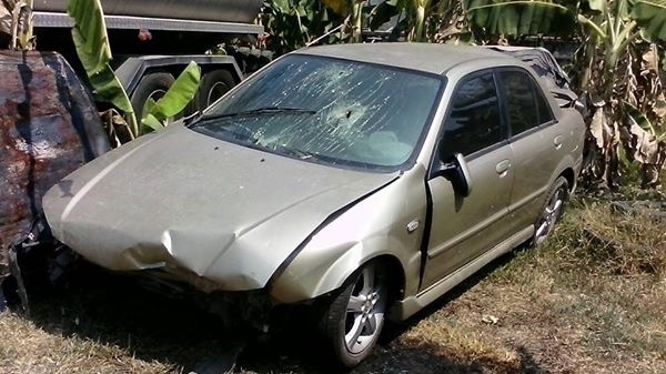 มาสด้า 323  ปี2004 เครื่อง2.0 แก๊สหัวฉีด พร้อมเล่มทะเบียน