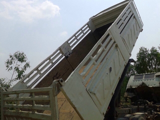 ขายรถบรรทุกสิบล้อดัมพ์ HINO 3H เครื่อง EM100-220 แรง 2 เพลา กระบะดัมพ์สามมิตร