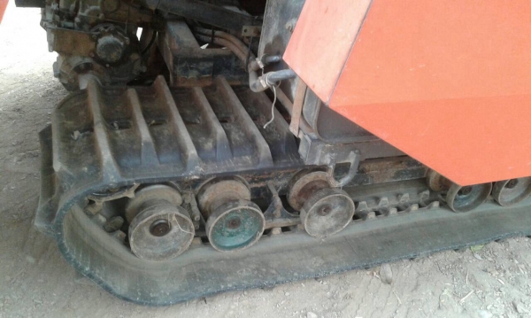 รถเกี่ยวคูโบต้ารถพร้อมทำงาน