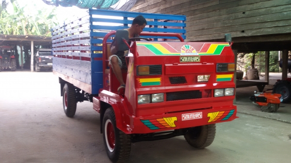 ขายรถอีแต๋นด้ำราคา225000บาท คัชชีหน้า5 พวงมไรเพราเวอร์  บรรณทุกได้6ตัน  เบลกลม กระบะยาว4.7เมตร  กะบอกด้ำใหญ่ พร้อมใช้งานรถอยู่ว้งบัว อคลองขลุง จ กำแพงเพชรสนใจโทร0813655887อำพร พาเจริญราคานื้ยังต่อรองได้อืกนะครับ