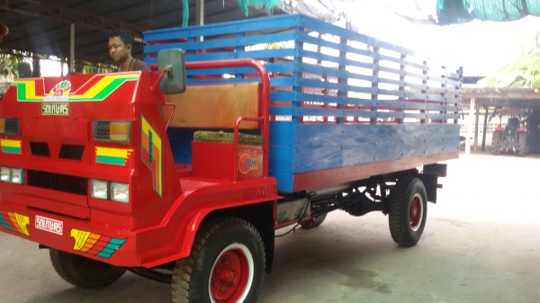 ขายรถอีแต๋นด้ำราคา225000บาท คัชชีหน้า5 พวงมไรเพราเวอร์  บรรณทุกได้6ตัน  เบลกลม กระบะยาว4.7เมตร  กะบอกด้ำใหญ่ พร้อมใช้งานรถอยู่ว้งบัว อคลองขลุง จ กำแพงเพชรสนใจโทร0813655887อำพร พาเจริญราคานื้ยังต่อรองได้อืกนะครับ