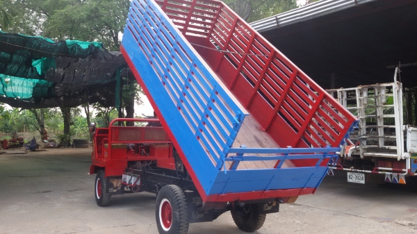 ขายรถอีแต๋นด้ำราคา225000บาท คัชชีหน้า5 พวงมไรเพราเวอร์  บรรณทุกได้6ตัน  เบลกลม กระบะยาว4.7เมตร  กะบอกด้ำใหญ่ พร้อมใช้งานรถอยู่ว้งบัว อคลองขลุง จ กำแพงเพชรสนใจโทร0813655887อำพร พาเจริญราคานื้ยังต่อรองได้อืกนะครับ