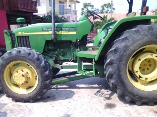 ขายรถไถจอนเดียรุ่น5615 สวยพร้อมใช้งานครับอุปกร5ชิ้นครับดันหน้า..ผาน7cmt..ผาน4 ขายรถไถจอนเดียรุ่น5615 สวยพร้อมใช้งานครับอุปกร5ชิ้นครับดันหน้า..ผาน7cmt..ผาน4