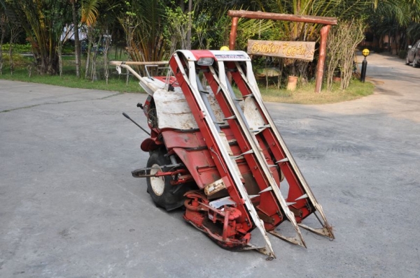 ขายรถเกี่ยว kubota2แถว สวยเดิมจากญี่ปุ่น 19,000เท่านั้น