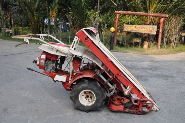 ขายรถเกี่ยว kubota2แถว สวยเดิมจากญี่ปุ่น 19,000เท่านั้น