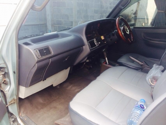 ขายรถตู้ หัวจรวดหลังคาเตี้ย ปี 96 เครื่องเจออโต้ สองระบบ แต่งตัวนอก