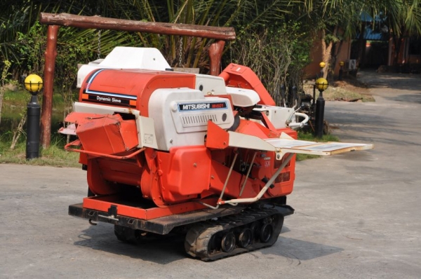 ขายรถ นวดข้าว(เมล็ดพันธ์)ต่างๆMITSUBISHIตีนตะขาบ สภาพสวยเดิมจากญี่ปุ่น ขายถูก29,000บาท!!