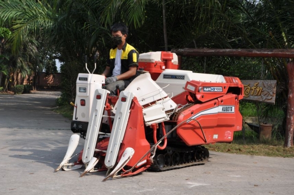 (ลดกระหน่ำ)ขายรถเกี่ยว นวดข้าวKUBOTA NX1000 ดีเซล2สูบ สวยเดิมจากญี่ปุ่น 58,000เท่านั้น!!