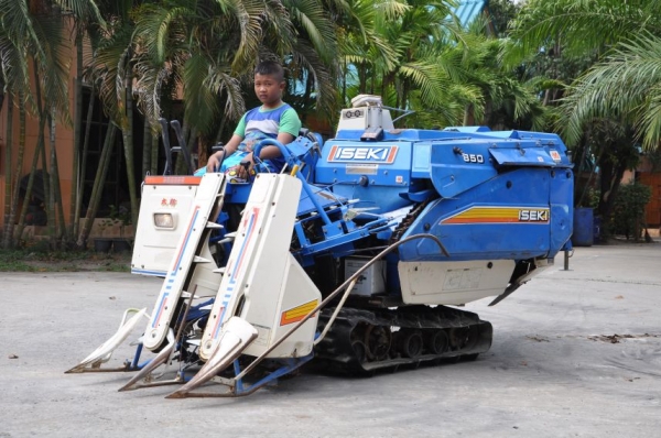 (ลดกระหน่ำ)ขายรถเกี่ยว นวดข้าวISEKI ดีเซล2สูบ สวยเดิมจากญี่ปุ่น 58,000เท่านั้น!!