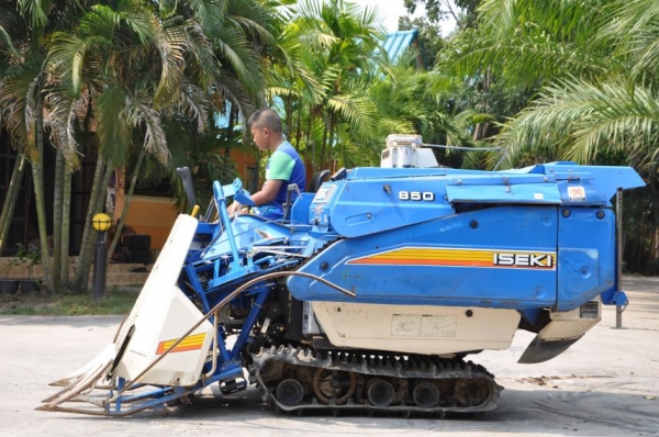 (ลดกระหน่ำ)ขายรถเกี่ยว นวดข้าวISEKI ดีเซล2สูบ สวยเดิมจากญี่ปุ่น 58,000เท่านั้น!!