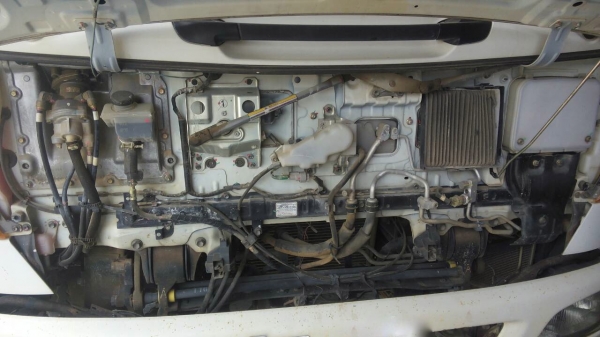 รถฮีโน่ 6 ล้อ ติดเครน 3 ตัน. 150 แรงม้า. ปี 49  ( รถวิ่ง 9x,xxx กว่า กม. )   สนใจติดต่อ 081 - 6079515