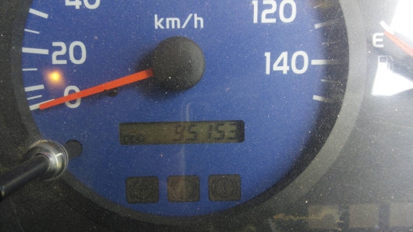 รถฮีโน่ 6 ล้อ ติดเครน 3 ตัน. 150 แรงม้า. ปี 49  ( รถวิ่ง 9x,xxx กว่า กม. )   สนใจติดต่อ 081 - 6079515