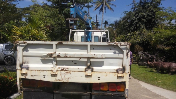 รถฮีโน่ 6 ล้อ ติดเครน 3 ตัน. 150 แรงม้า. ปี 49  ( รถวิ่ง 9x,xxx กว่า กม. )   สนใจติดต่อ 081 - 6079515