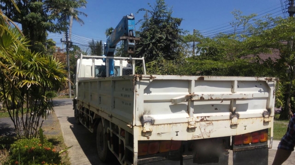 รถฮีโน่ 6 ล้อ ติดเครน 3 ตัน. 150 แรงม้า. ปี 49  ( รถวิ่ง 9x,xxx กว่า กม. )   สนใจติดต่อ 081 - 6079515