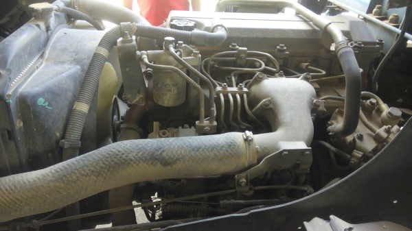 รถฮีโน่ 6 ล้อ ติดเครน 3 ตัน. 150 แรงม้า. ปี 49  ( รถวิ่ง 9x,xxx กว่า กม. )   สนใจติดต่อ 081 - 6079515