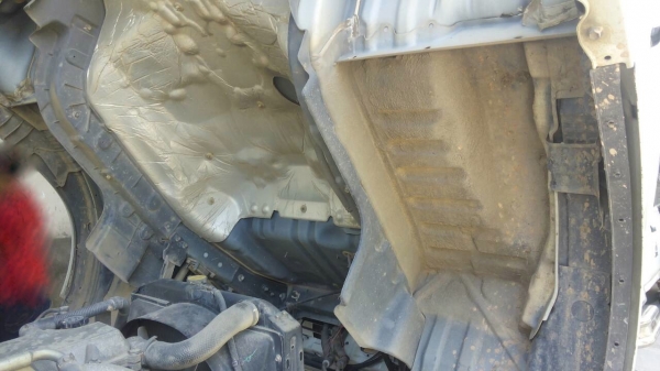 รถฮีโน่ 6 ล้อ ติดเครน 3 ตัน. 150 แรงม้า. ปี 49  ( รถวิ่ง 9x,xxx กว่า กม. )   สนใจติดต่อ 081 - 6079515