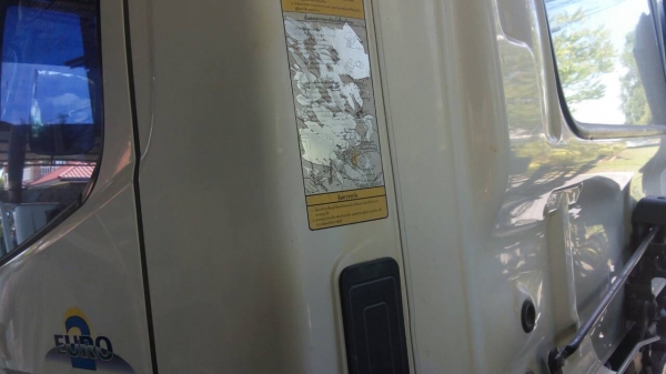 รถฮีโน่ 6 ล้อ ติดเครน 3 ตัน. 150 แรงม้า. ปี 49  ( รถวิ่ง 9x,xxx กว่า กม. )   สนใจติดต่อ 081 - 6079515