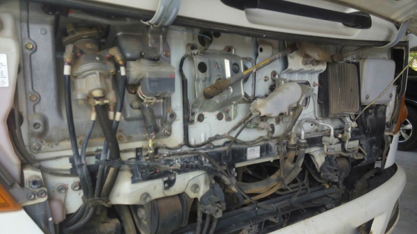 รถฮีโน่ 6 ล้อ ติดเครน 3 ตัน. 150 แรงม้า. ปี 49  ( รถวิ่ง 9x,xxx กว่า กม. )   สนใจติดต่อ 081 - 6079515