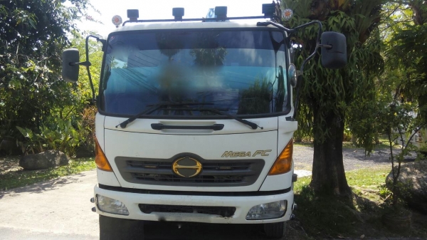 รถฮีโน่ 6 ล้อ ติดเครน 3 ตัน. 150 แรงม้า. ปี 49  ( รถวิ่ง 9x,xxx กว่า กม. )   สนใจติดต่อ 081 - 6079515