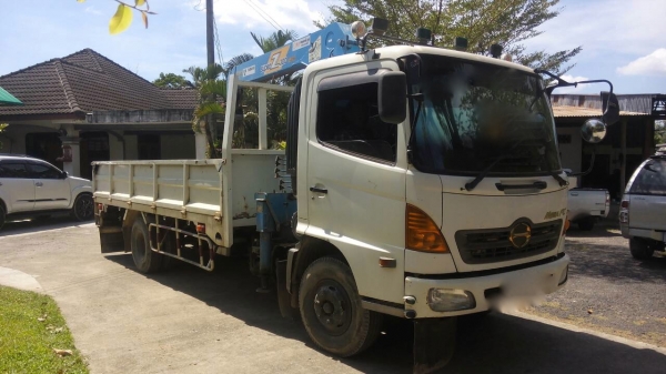 รถฮีโน่ 6 ล้อ ติดเครน 3 ตัน. 150 แรงม้า. ปี 49  ( รถวิ่ง 9x,xxx กว่า กม. )   สนใจติดต่อ 081 - 6079515