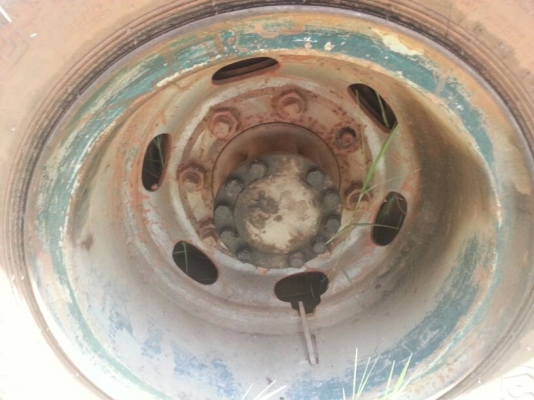 รถอีซูซุ 10 ล้อ ติดเครน 3 ตัน เปลื่ยนเครื่อง 175  แรงม้า.  สนใจติดต่อ 081 - 6079515