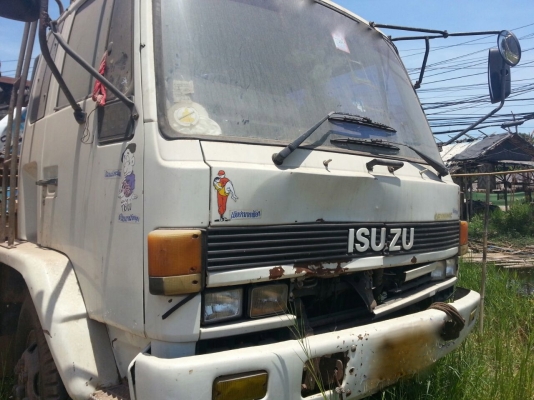 รถอีซูซุ 10 ล้อ ติดเครน 3 ตัน เปลื่ยนเครื่อง 175  แรงม้า.  สนใจติดต่อ 081 - 6079515