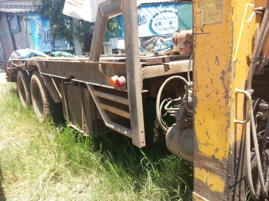 รถอีซูซุ 10 ล้อ ติดเครน 3 ตัน เปลื่ยนเครื่อง 175  แรงม้า.  สนใจติดต่อ 081 - 6079515