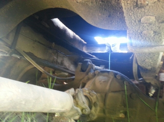 รถอีซูซุ 10 ล้อ ติดเครน 3 ตัน เปลื่ยนเครื่อง 175  แรงม้า.  สนใจติดต่อ 081 - 6079515