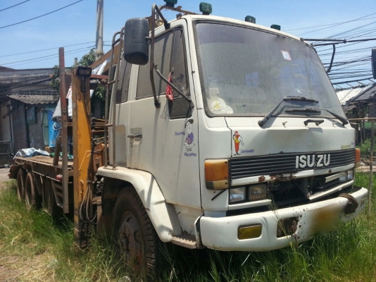 รถอีซูซุ 10 ล้อ ติดเครน 3 ตัน เปลื่ยนเครื่อง 175  แรงม้า.  สนใจติดต่อ 081 - 6079515