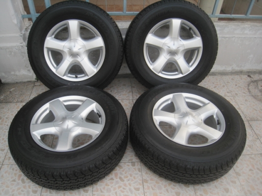 ขายล้อแม็กป้ายแดง dmax 17"x7" et33 6 รู139.7 ยาง bridgestone dueler h/t 840 255/65r17 ยางผลิตสัปดาห์ที่ 31 ปี 2014 ตุ่มที่หน้ายางมีทุกเส้นครับ triton plus, pajero ใส่ได้ครับ ขายทั้งชุด 21,500 บาทครับ สนใจติดต่อเล็กคลองสามครับ 081-3747940