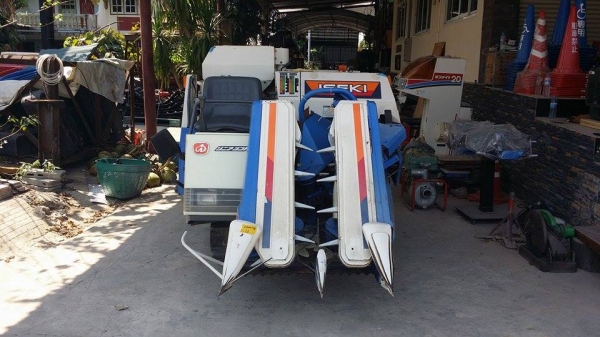 รถเกี่ยวข้าวพร้อมนวดข้าวในตัว แบบนั่งขับ เก่าญี่ปุ่น  ISEKI  Frontier 13 เครื่องยนต์ติดง่ายพร้อมใช้งาน ไม่เคยใช้งานในไทย
