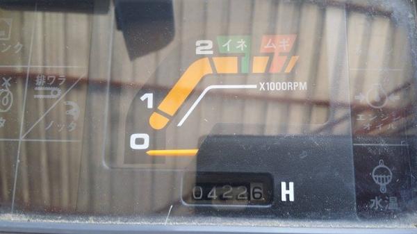 รถเกี่ยวข้าวพร้อมนวดข้าวในตัว แบบนั่งขับ เก่าญี่ปุ่น  ISEKI  Frontier 13 เครื่องยนต์ติดง่ายพร้อมใช้งาน ไม่เคยใช้งานในไทย