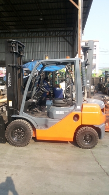 ขายรถ toyota รุ่น 8 ดีเซล ขนาด 2.5 ตัน เสา4เมตร