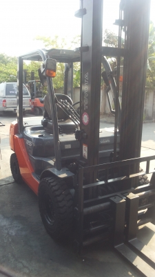 ขายรถ toyota รุ่น 8 ดีเซล ขนาด 2.5 ตัน เสา4เมตร