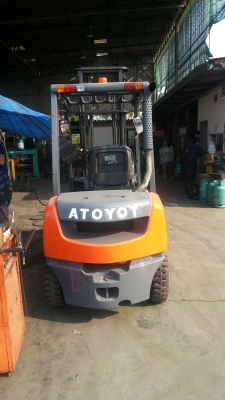 ขายรถ toyota รุ่น 8 ดีเซล ขนาด 2.5 ตัน เสา4เมตร