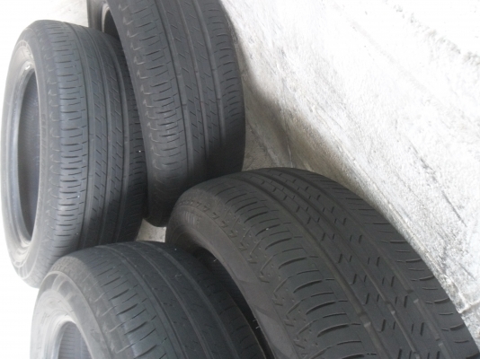 ยาง BRIDGESTONE 195/60R16ปี12 สวยๆ 4 เส้น ราคา 2200 บาท