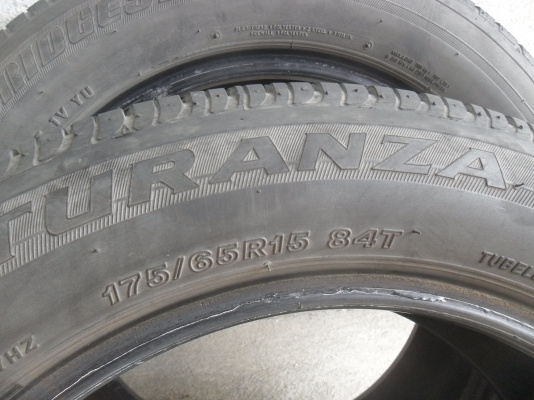 ยาง BRIDGESTONE 175/65R15ปี12 สวยๆ 4 เส้น ราคา 1350 บาท