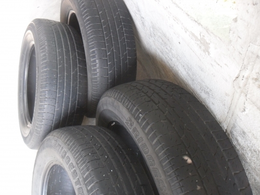 ยาง BRIDGESTONE 205/65R16ปี11 สวยๆ 4 เส้น ราคา 2000 บาท