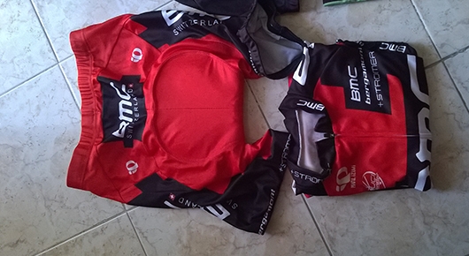 ชุดปั่นจักรยาน ใช้งาน 2 -3 ครั้ง ชุดปั่นจักรยาน ใช้งาน 2 -3 ครั้ง