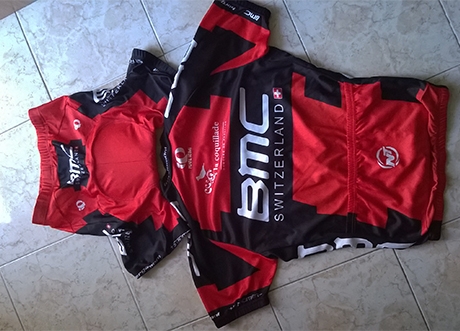 ชุดปั่นจักรยาน ใช้งาน 2 -3 ครั้ง ชุดปั่นจักรยาน ใช้งาน 2 -3 ครั้ง