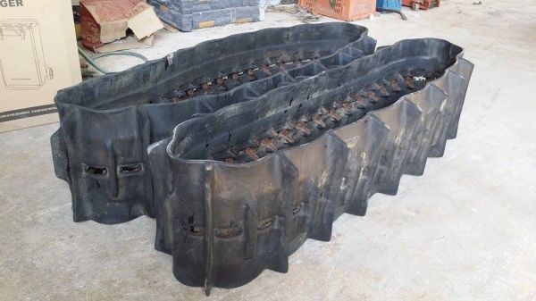 แทรคยางเก่าญี่ปุ่น สภาพสวย สามารถนำไปใช้กับรถเกี่ยวนวดข้าวได้ ราคาถูก คุณภาพดี