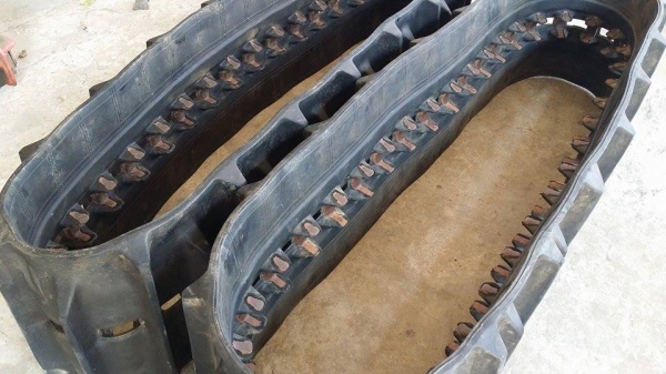 แทรคยางเก่าญี่ปุ่น สภาพสวย สามารถนำไปใช้กับรถเกี่ยวนวดข้าวได้ ราคาถูก คุณภาพดี