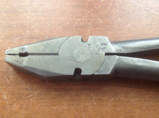 ขายคีมเอนกประสงค์โบราณ UTICA 700 ปี 1920 ขายคีมเอนกประสงค์โบราณ UTICA 700 ปี 1920