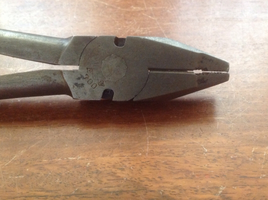 ขายคีมเอนกประสงค์โบราณ UTICA 700 ปี 1920 ขายคีมเอนกประสงค์โบราณ UTICA 700 ปี 1920