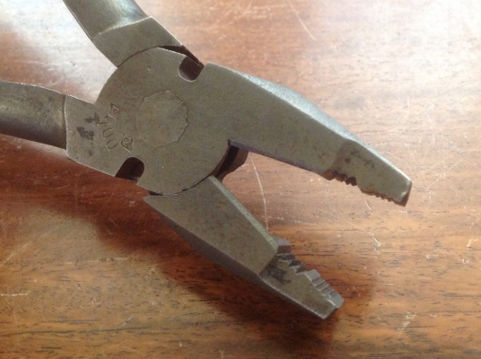 ขายคีมเอนกประสงค์โบราณ UTICA 700 ปี 1920 ขายคีมเอนกประสงค์โบราณ UTICA 700 ปี 1920