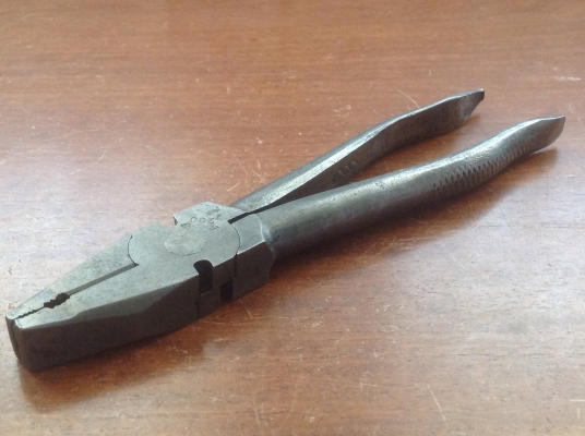 ขายคีมเอนกประสงค์โบราณ UTICA 700 ปี 1920 ขายคีมเอนกประสงค์โบราณ UTICA 700 ปี 1920