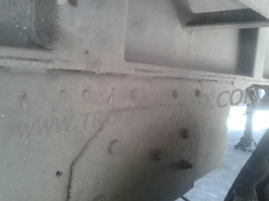 หางพ่วงพื้นเรียบ  ของอู่พนัส  ยาว 9.56  เมตร   กว้าง  2.50 เมตร